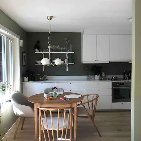 Newly Renovated 3-room *