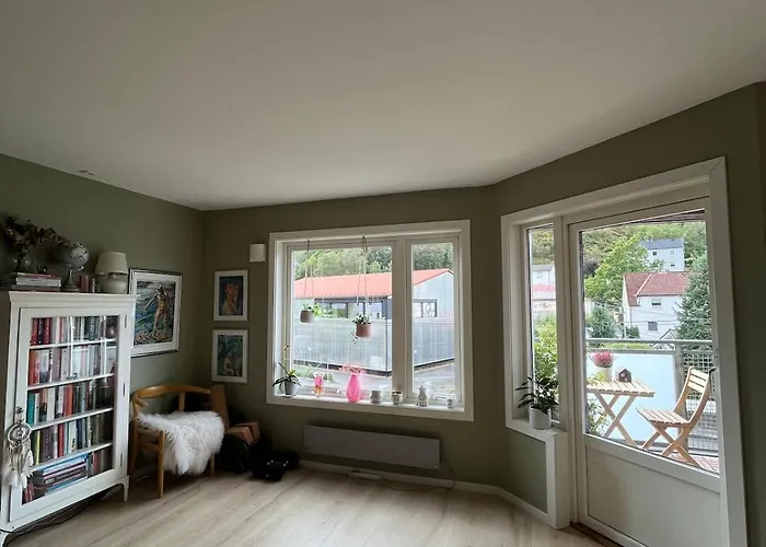 Апартаменты Newly Renovated 3-room